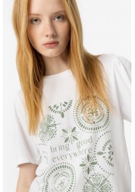 Camiseta Estampado Frontal con Apliques