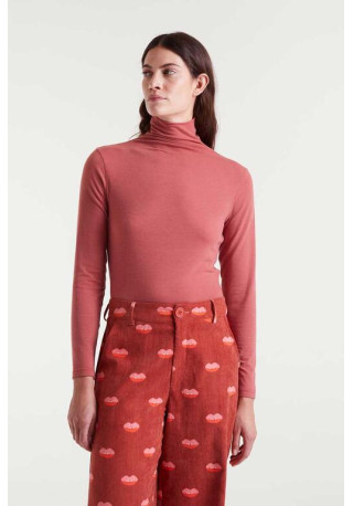 Camiseta cuello alto terracota